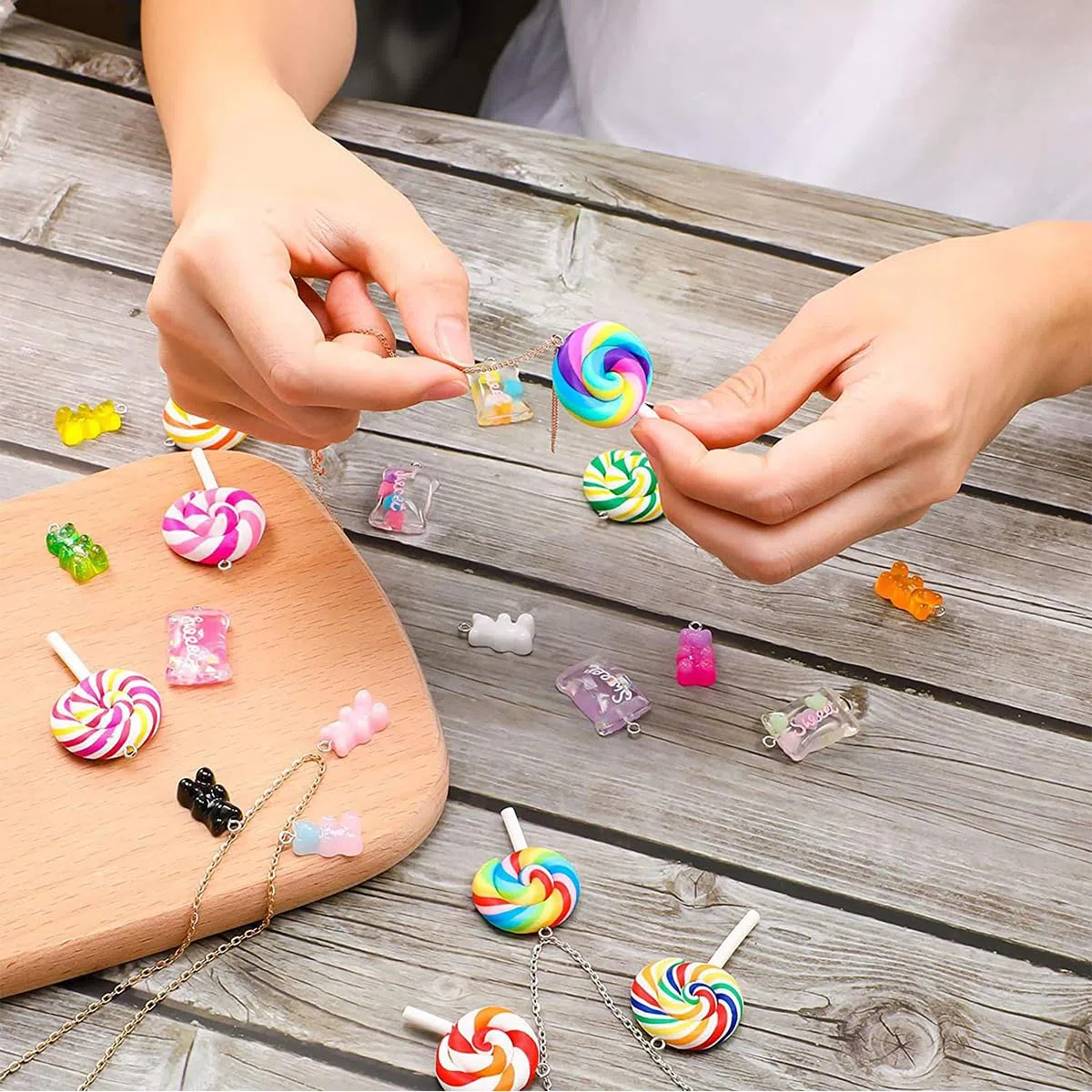 TRUBUY Set di Ciondoli, 100 pezzi in Resina Bubble Tea Mushroom Bear Crafting con 151PCS Accessori Fai Da Te per Orecchini Bracciali Collane Portachiavi e Creazione di Gioielli