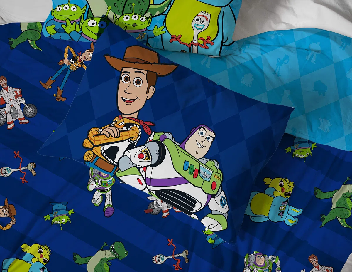 Disney Toy Story Buzz & Woody - Set di 4 lenzuola super morbide e accoglienti per bambini – lenzuola in microfibra resistente allo scolorimento (prodotto ufficiale Disney)