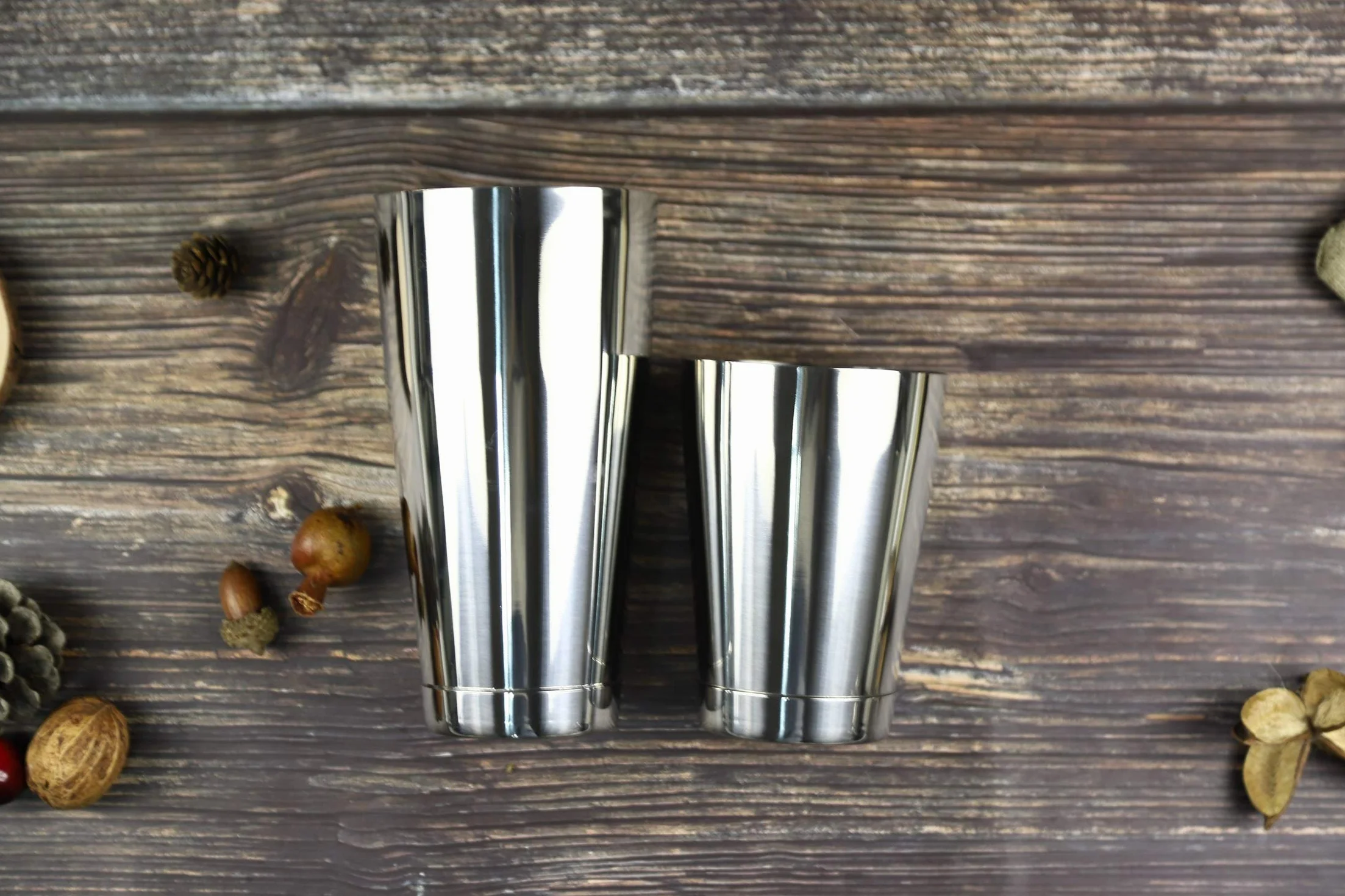 SKY FISH Shaker per Cocktail, Set di Boston Shaker da 8 Pezzi, Kit da Barman Premium con Supporto in Acciaio Inossidabile, Set Completo da Bartending per la Casa