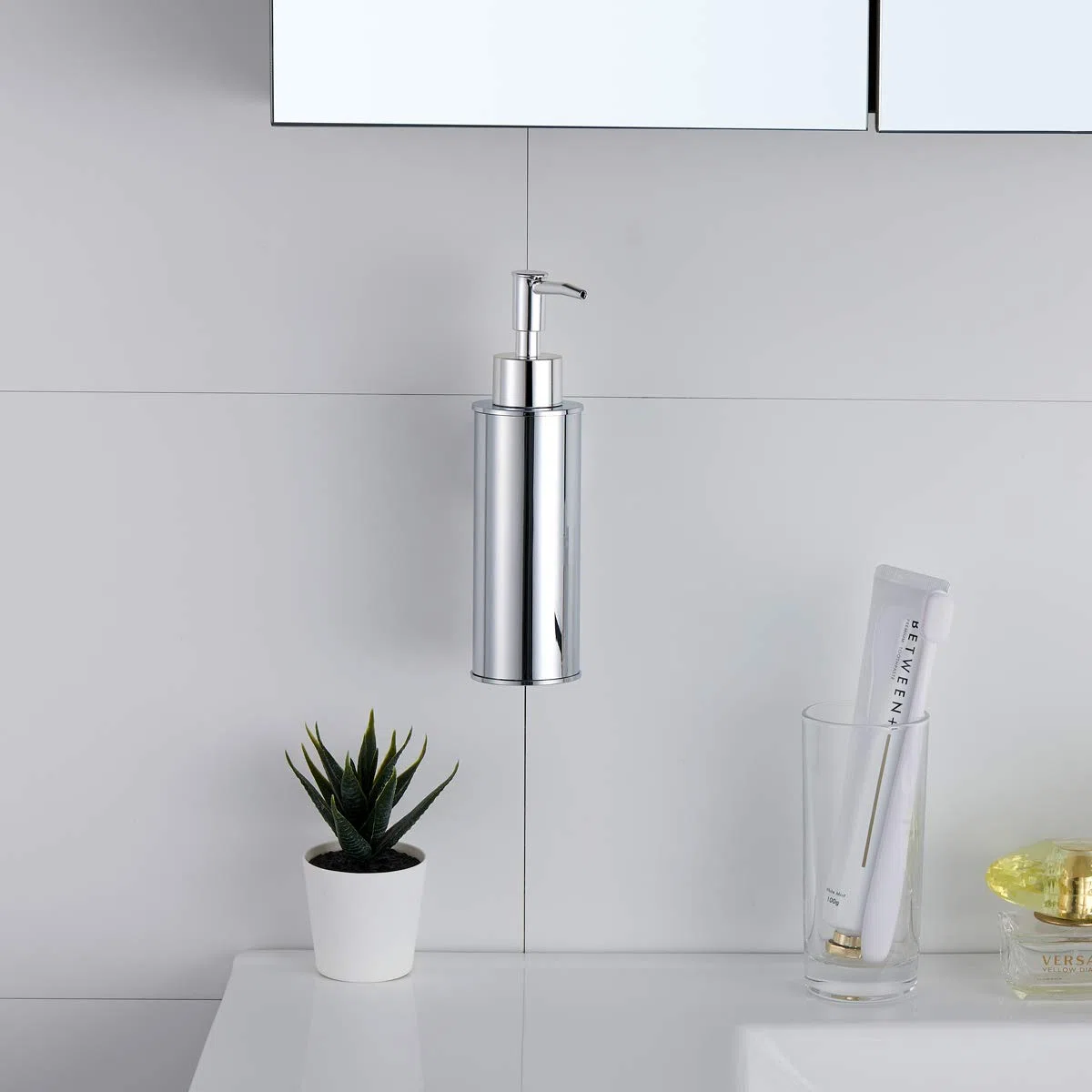 BGL Dispenser di sapone in acciaio inox 304 montato a parete per decorazione (rotondo, cromo)