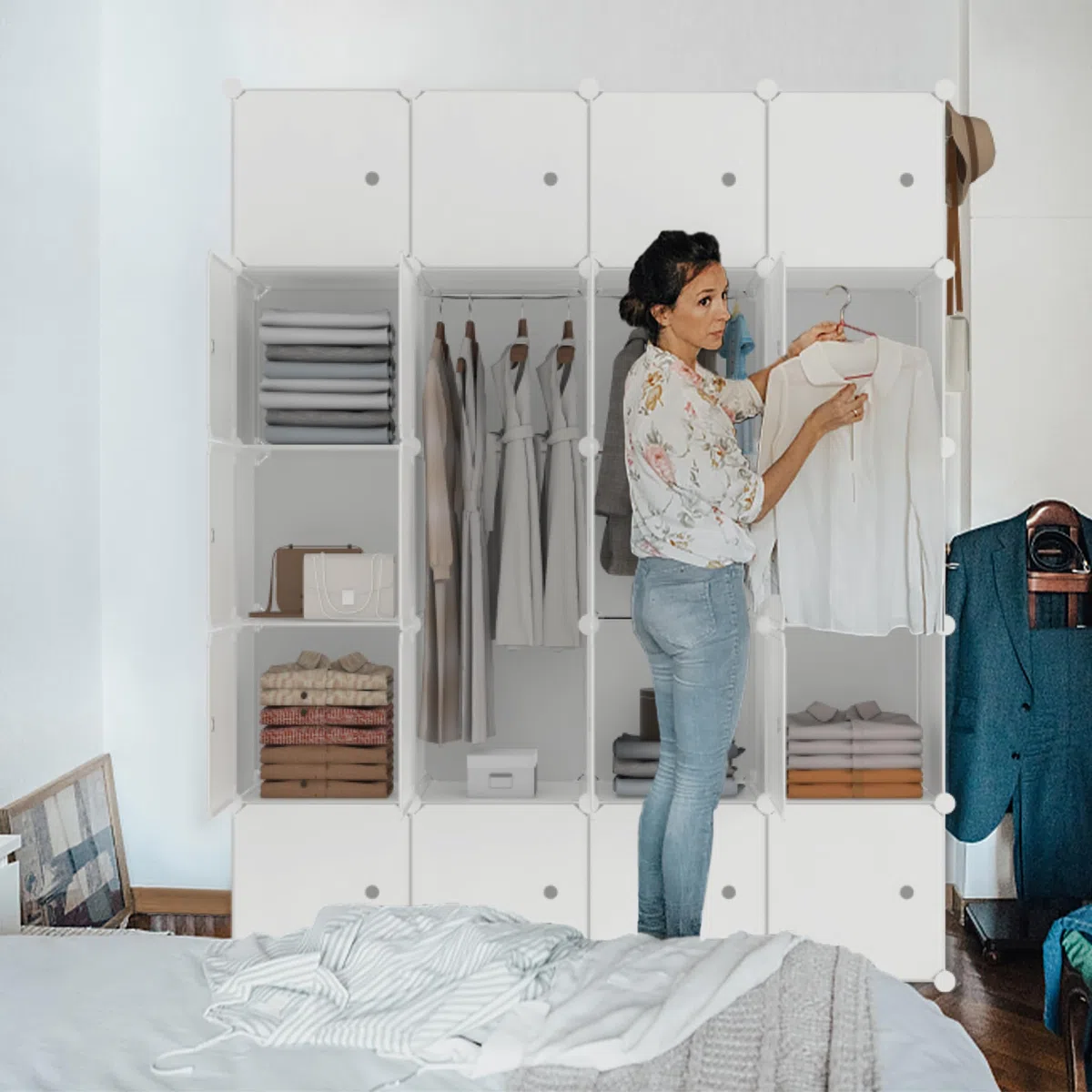 LZQ Armadio multiuso, sistema di scaffalatura fai da te, in plastica, per camera da letto, con porta, con 20 cubi e asta appendiabiti (latte)