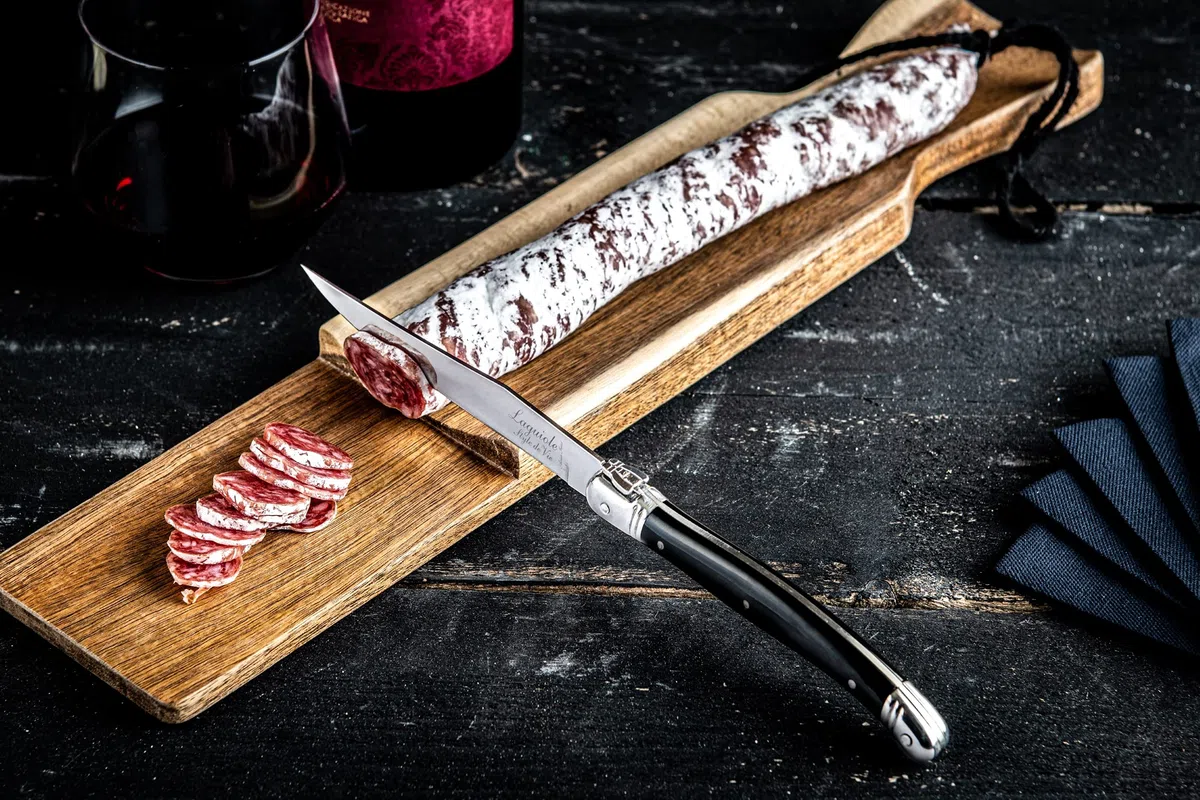 Laguiole Style de Vie salsiccia con coltello, legno di acacia