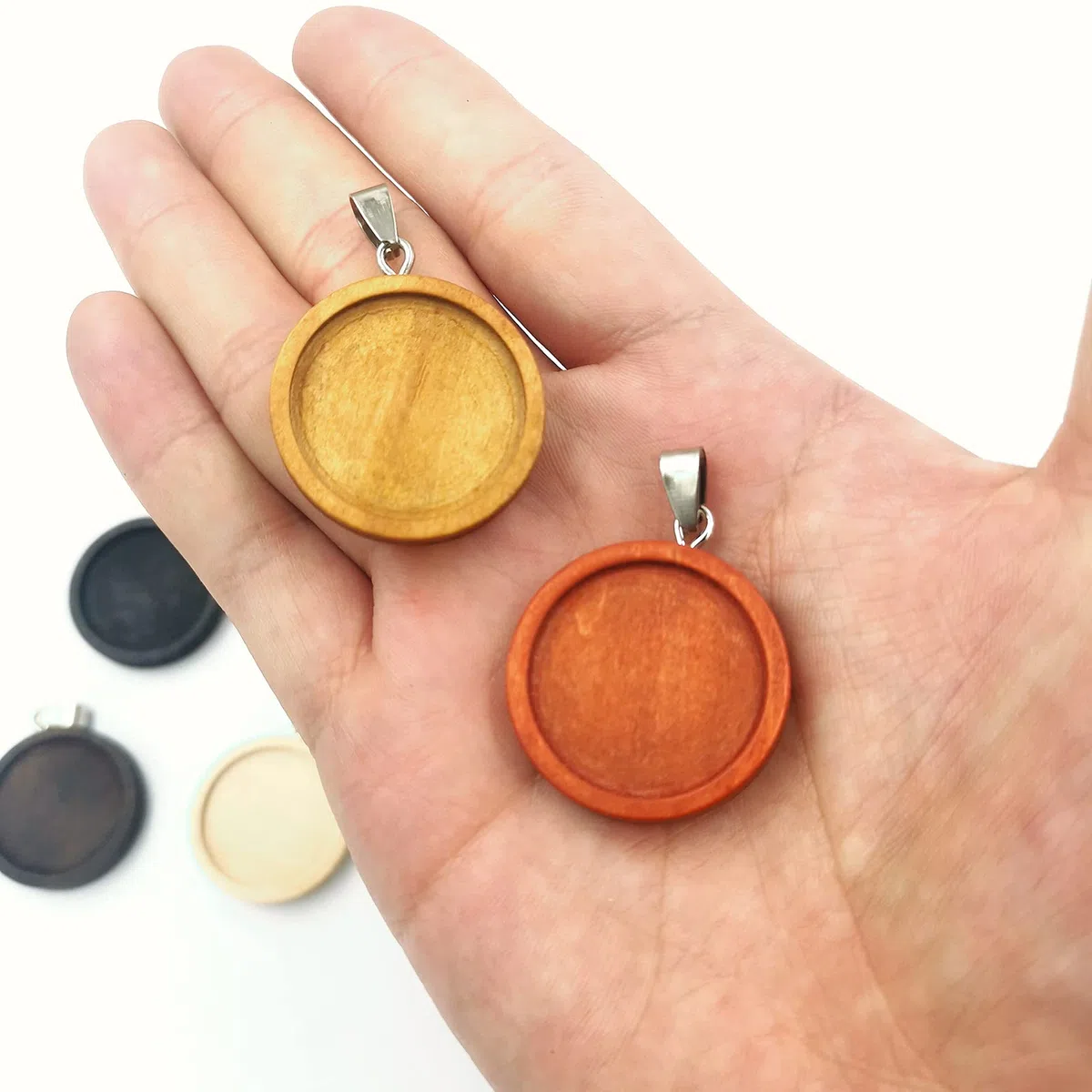 50 Pezzi Vassoi Pendenti in Legno Basi Cabochon Pendenti Rotonde Castoni Artigianali per DIY Creazione di Gioielli Adatta a Piastrelle a Cupola in Vetro da 25 mm