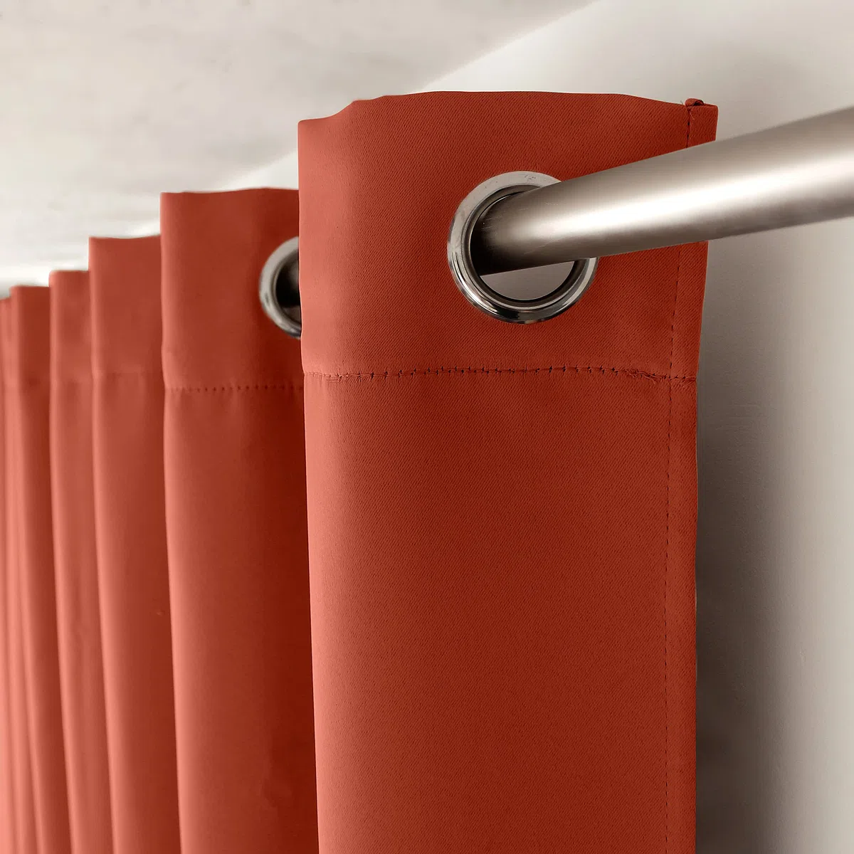 ED Enjoy Home Tenda Oscurante con Occhielli argentati, Terracotta, 140 x 240 cm, 100% Poliestere, Tessuto Certificato Oeko-Tex, Collezione Liquirizia