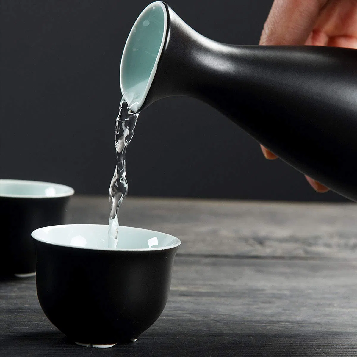 LOUTYTUO Set di Sake in Ceramica + Vassoio in bambù con pentola più Calda, Bevanda saki Calda in Ceramica sicura per Stufa, Confezione Regalo da 10 Pezzi