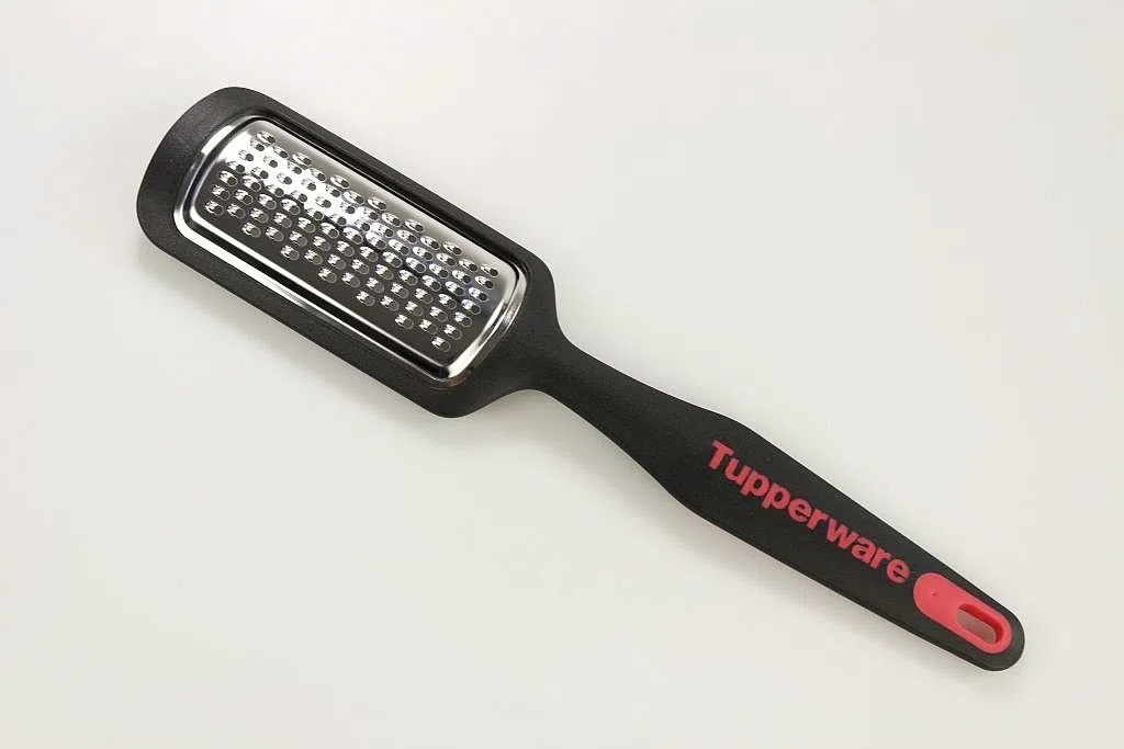 TUPPERWARE Grattugia pronta al tatto Parmesan Muskat rosso/nero 10025