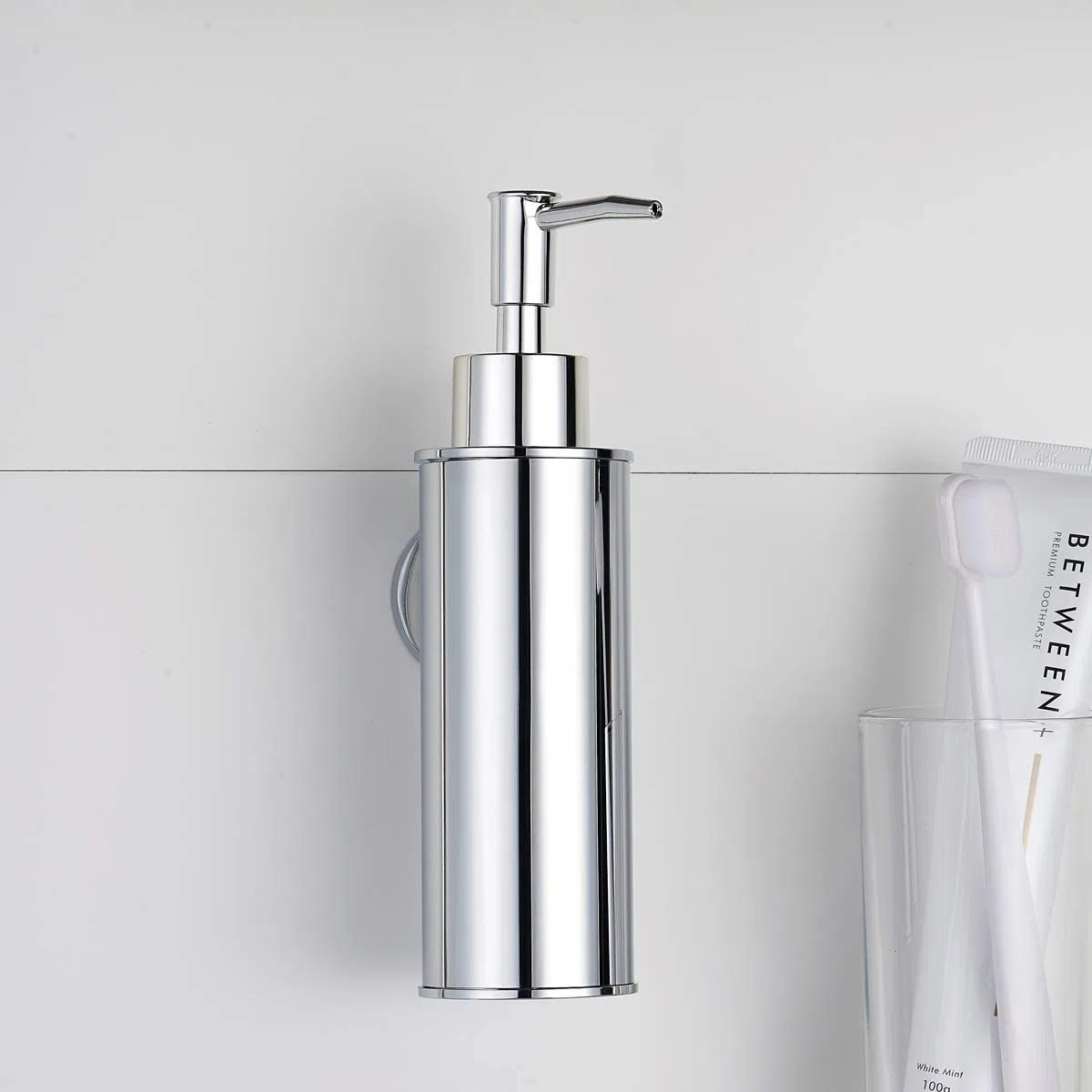 BGL Dispenser di sapone in acciaio inox 304 montato a parete per decorazione (rotondo, cromo)