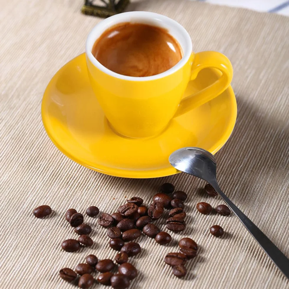 ionEgg Tazza da caffè in porcellana con piattino e mini cucchiaini in acciaio inox, 80 ml, confezione da 2, giallo