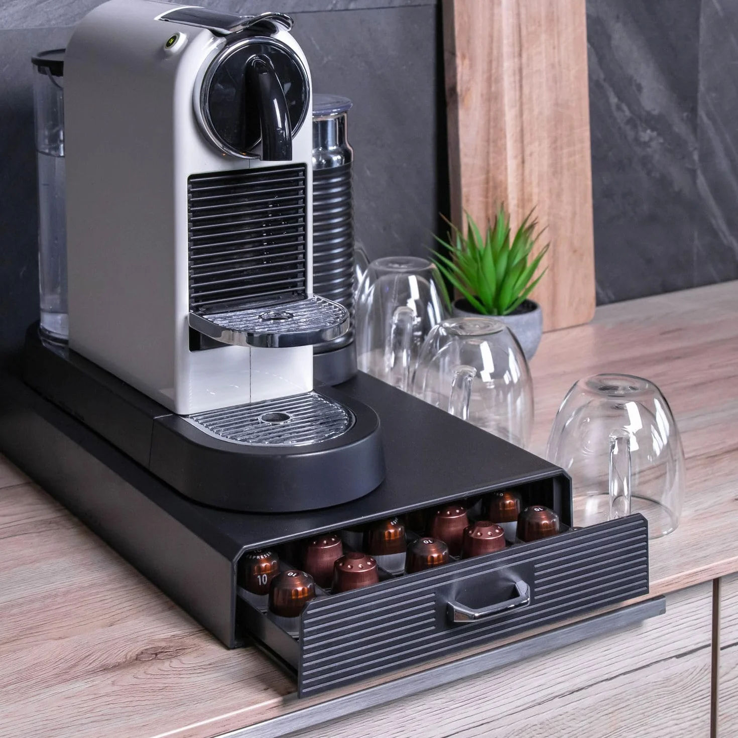 INTIRILIFE Cassetto portacapsule 50 Capsule di caffè- Compatibile con Le Capsule Nespresso -38.2 x 23.2 x 5,6 cm- Cassetto portacapsule Cassetto portacapsule in Nero Macchina per Capsule