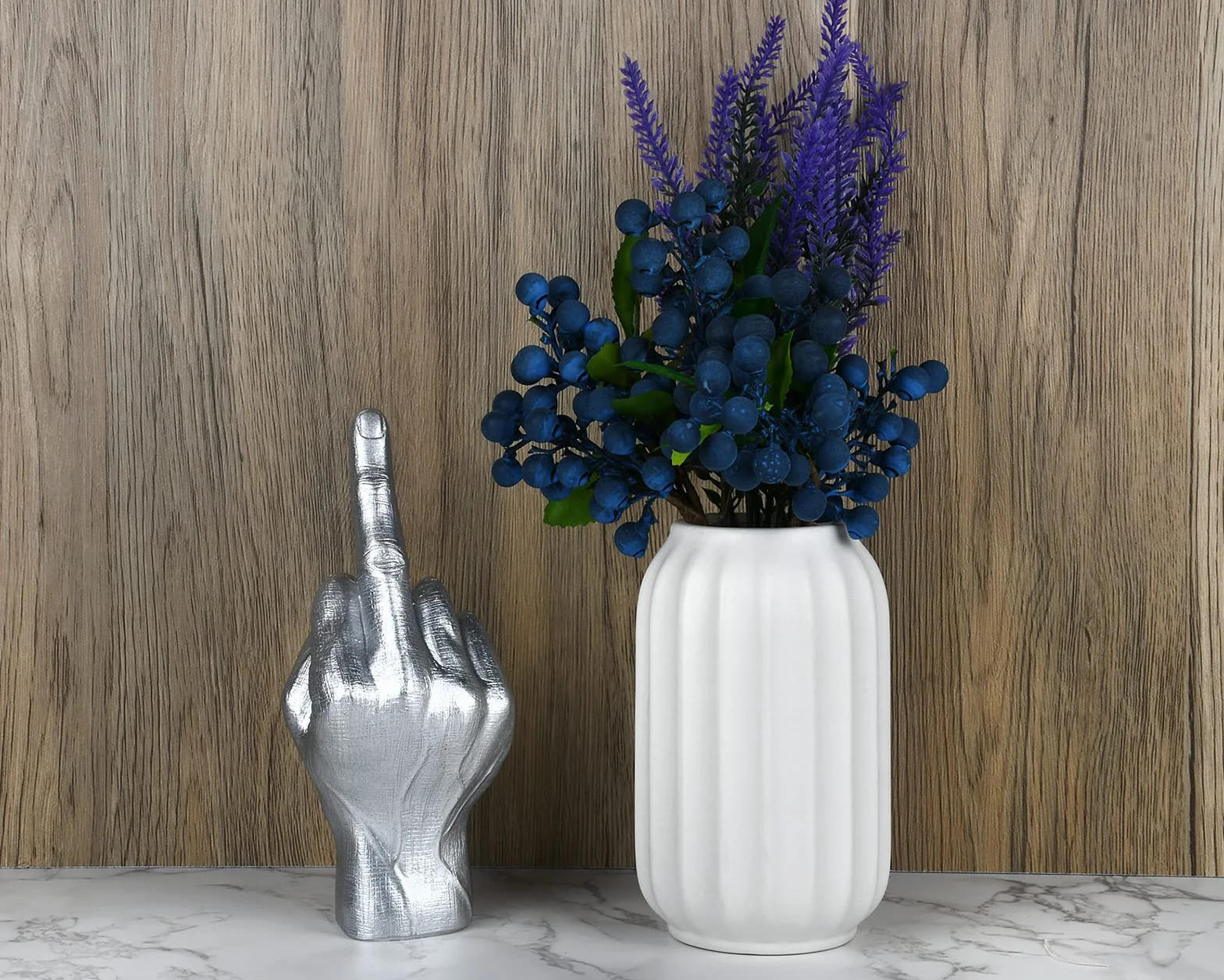 ds. distinctive style Statua del dito medio, regalo scherzoso, 20 cm, divertente, decorazione da scrivania, decorazione in resina