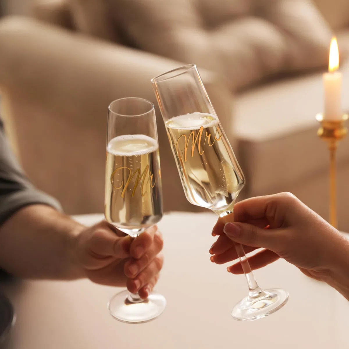 PARACITY Set di 2 calici da champagne per matrimoni Mr e Mrs, bicchieri da champagne per sposi, regali per addio al nubilato, regalo di fidanzamento, 8,5 oz/250 ml