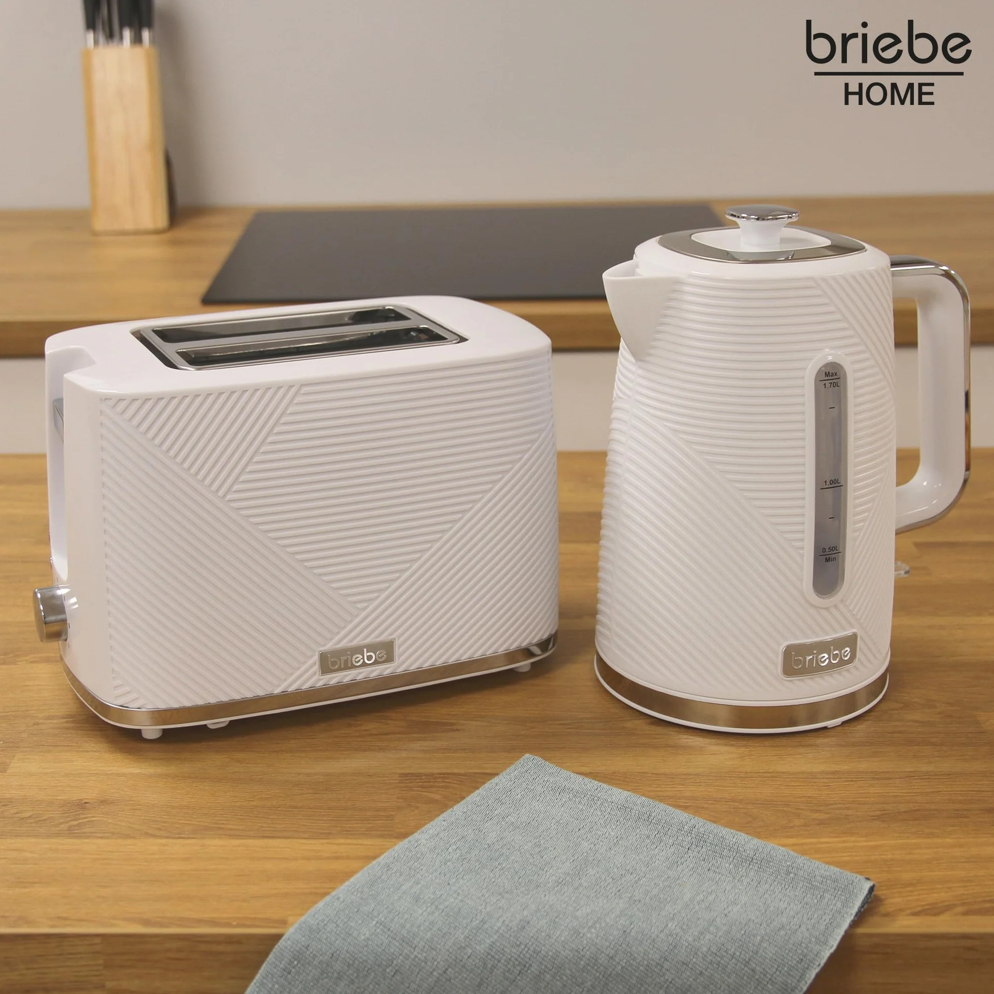 briebe Elegance Tostapane a Fessura Larga a 2 Fette, 7 Livelli di Tostatura, Pinze + Bollitore Elettrico 1,7L Cordless, Ebollizione Rapida 2200 W, senza BPA, Set Colazione, Design Moderno Bianco