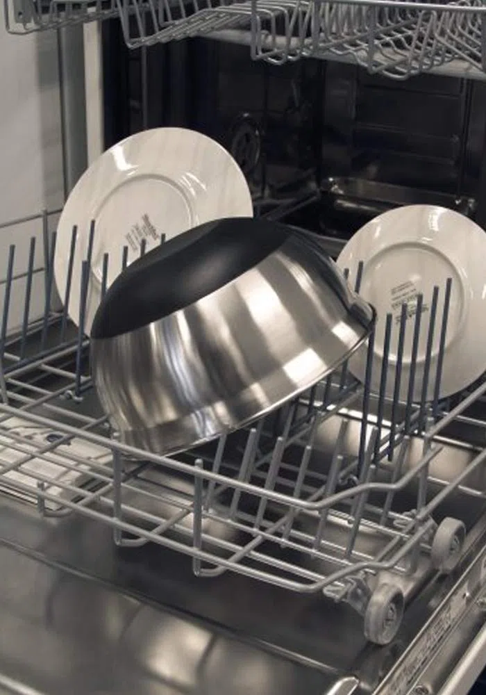 MGE - Ciotola da Cucina in Acciaio Inox e Base in Silicone Antiscivolo - Ciotola Insalatiera con Base in Silicone - Scala di Misurazione - Insalatiere Acciaio Inox - Ciotole in Acciaio da Cucina 26 cm