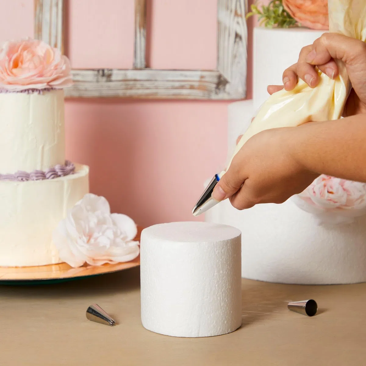Ciuccio in schiuma per decorazioni e matrimoni, 4 ripiani da 10,2 cm, 15,2 cm, 20,3 cm, 25,4 cm