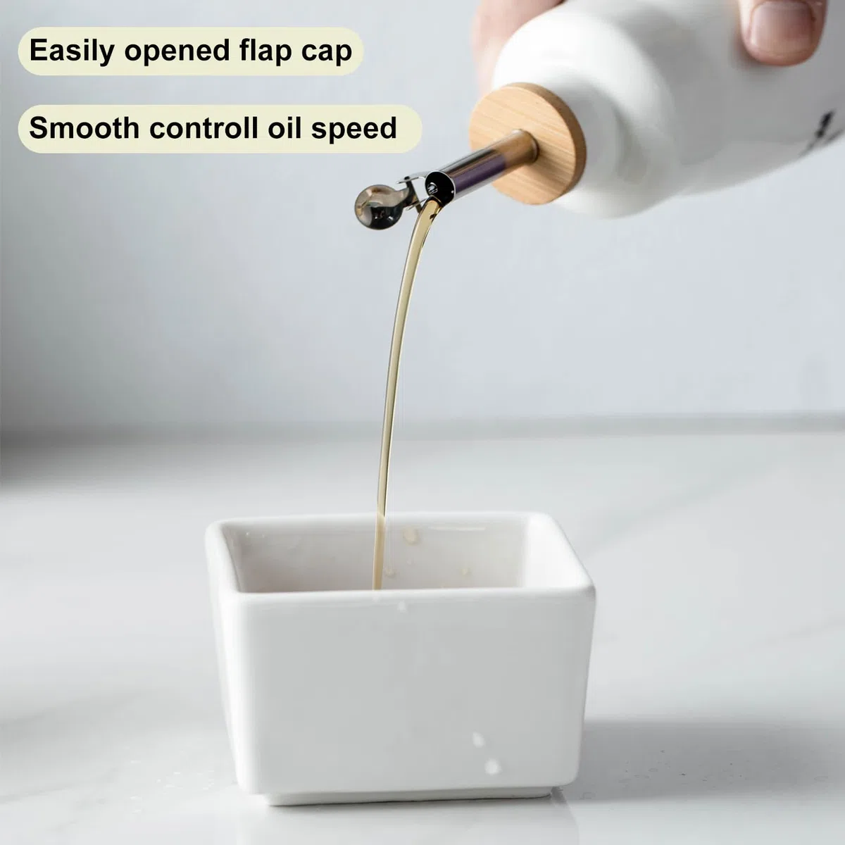 Set dispenser per olio d'oliva e aceto, bottiglie in ceramica per olio e aceto da 420 ml e 280 ml, con vassoio in bambù, 2 contenitori per olio con imbuto ed etichette.