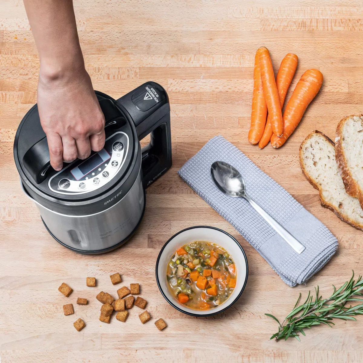 Imetec Sm 1000 Soup Maker, Cuoce E Frulla, 3 Programmi Automatici, Vellutate, Zuppe E Frullati, 6 Porzioni, Lame Seghettate Acciaio Inox, Con Ricettario, 900 W, 1.6 Litri