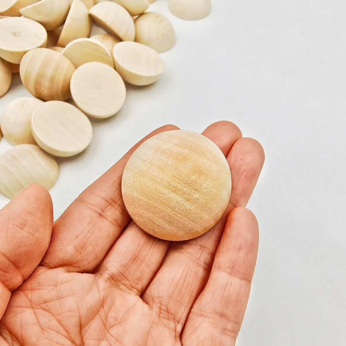 50 Pezzi Mezze Sfere Legno 35mm Naturale Non Trattato - Palline Legno Spaccate per Fai da Te Artigianato e Decorazioni