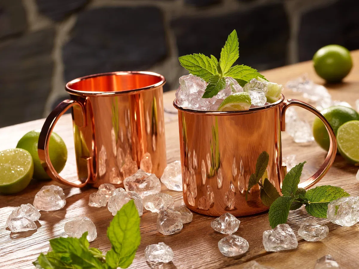 ECHTWERK set di bicchieri in rame, bicchieri in acciaio inox, set da cocktail, bicchieri da cocktail perfetti per gin, vodka, birra e bevande fredde, 4x bicchieri in rame da 450ml
