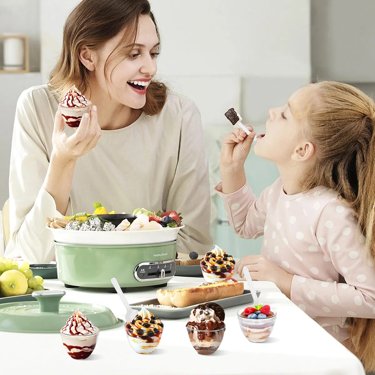 Sheryl&Rain 100 Tazze Bicchieri da Dessert in Plastica, 60ml Bicchierini Finger Food con Cucchiai,Tazze Da Dessert Trasparente, Coppette Gelato, Ciotoline Monoporzione Riutilizzabili per Mousse Budini