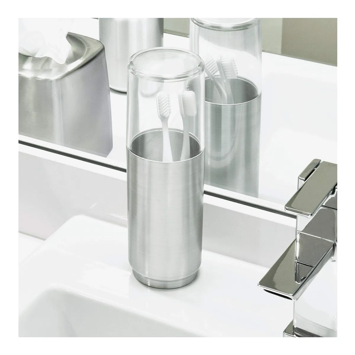 iDesign Austin Portaspazzolino Bagno da appoggio, Porta spazzolini con Coperchio in Metallo e plastica, Trasparente/Argento Opaco, 7,6 cm di diametro x 22,9 cm