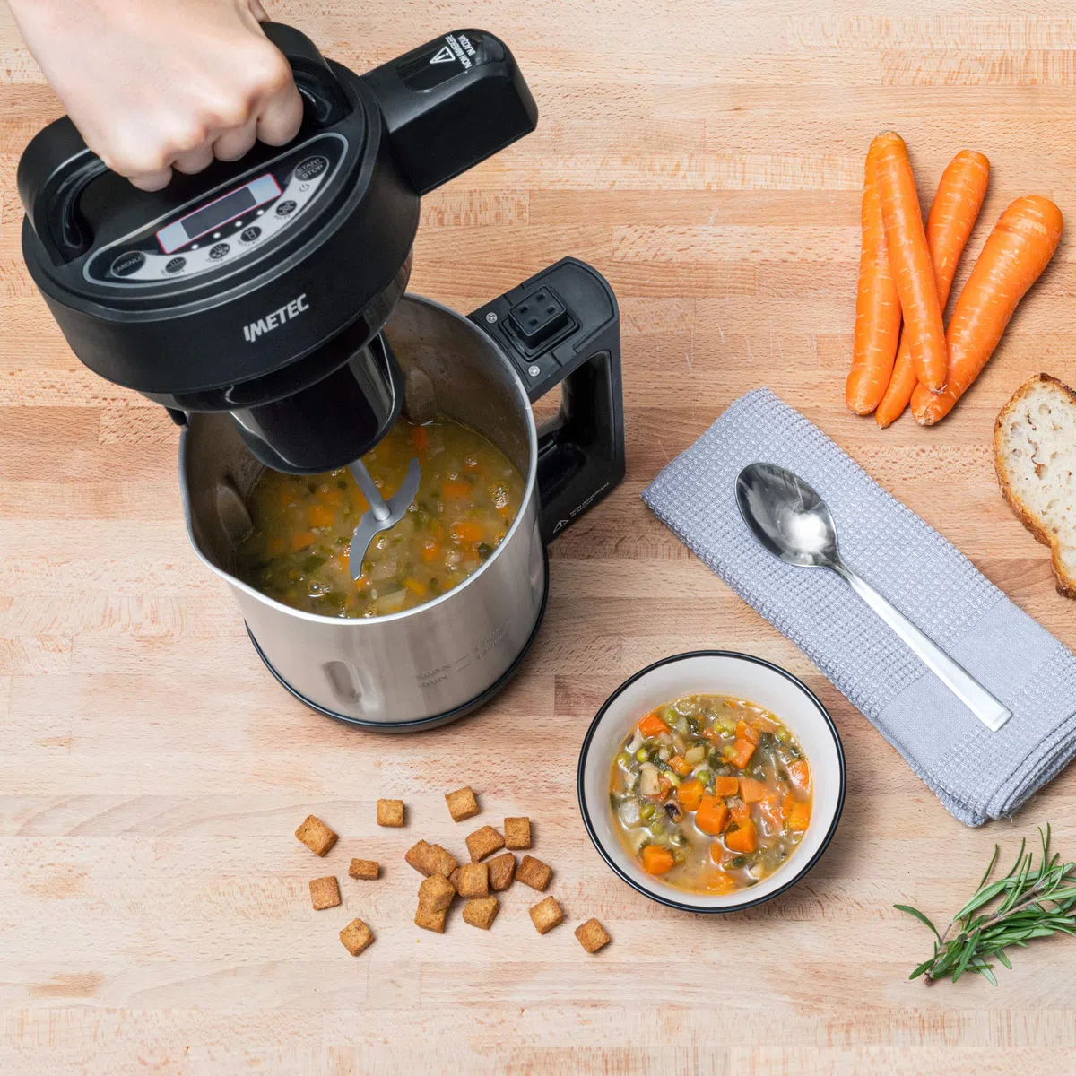 Imetec Sm 1000 Soup Maker, Cuoce E Frulla, 3 Programmi Automatici, Vellutate, Zuppe E Frullati, 6 Porzioni, Lame Seghettate Acciaio Inox, Con Ricettario, 900 W, 1.6 Litri