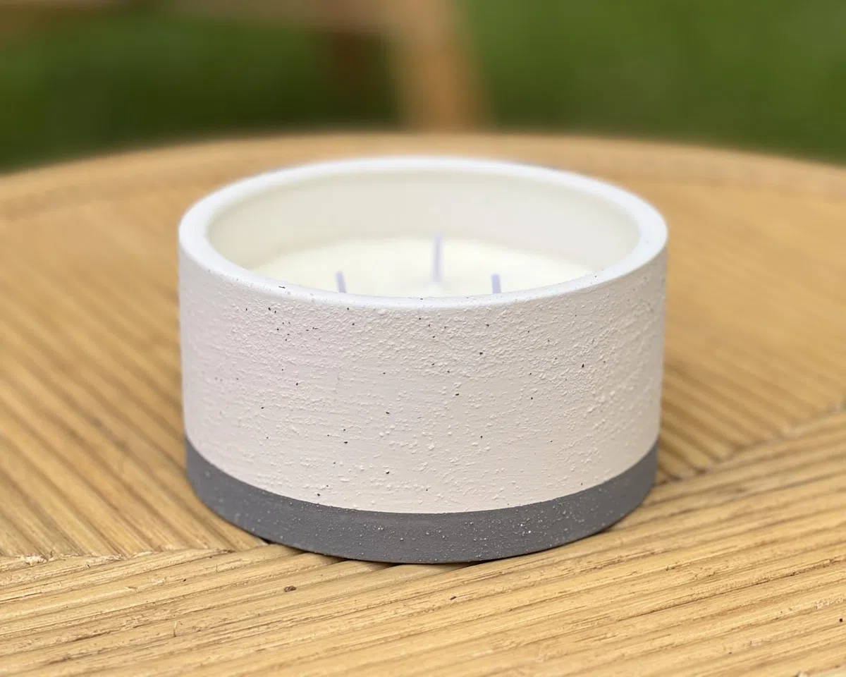 ESSENTIA CitroBella, Candela profumata alla Citronella, Cera di Soia Vegetale, Vaso Ceramica, Olio Essenziale Bio di Citronella di Java, Stoppino Cotone, Antizanzare, Durata 60 h (Antracite, 265 g)