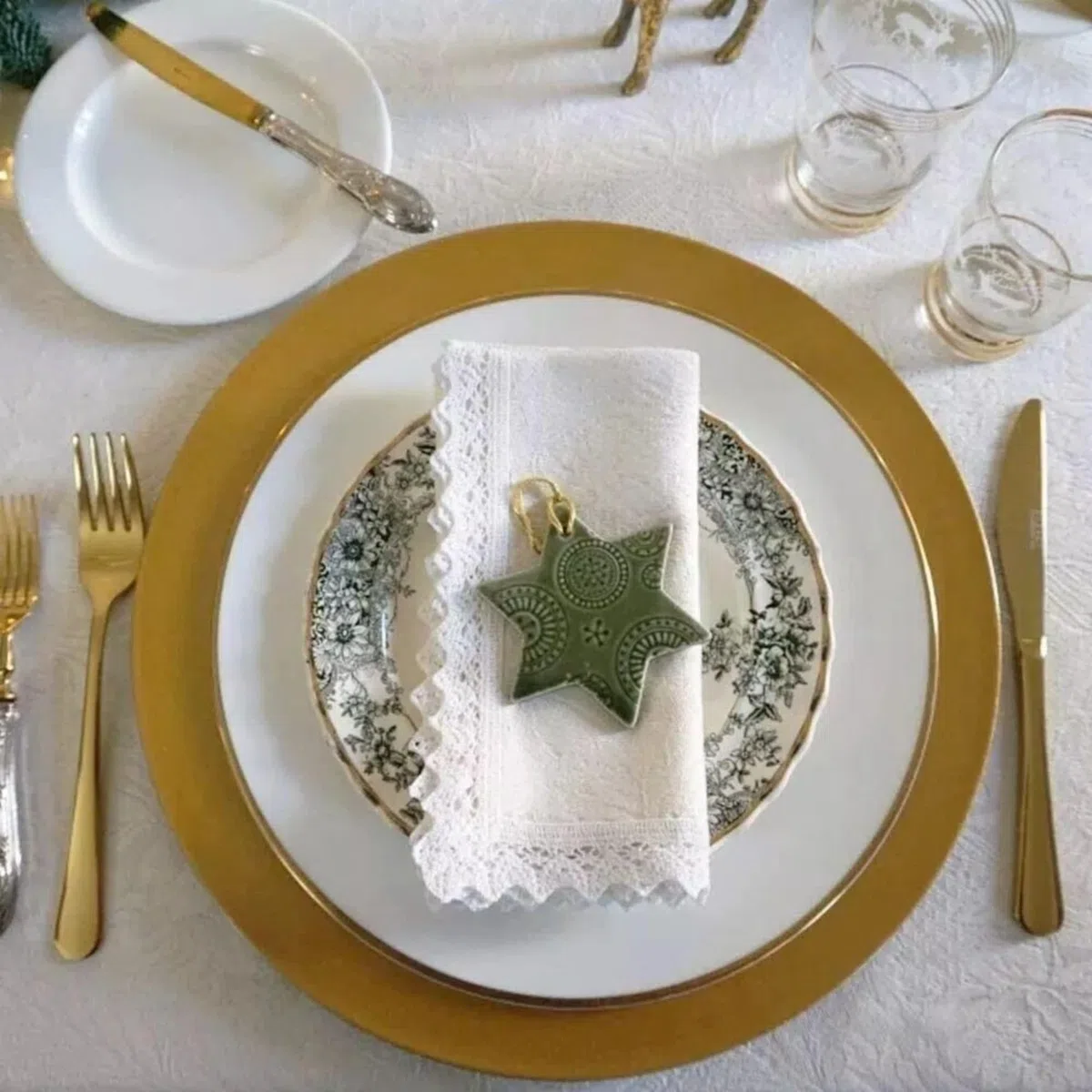 Set 12 Sottopiatti Decorativi Oro - Eleganza e Raffinatezza per la Tavola - Ø 33 cm