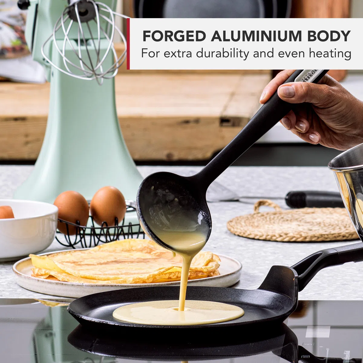 KitchenAid Classic Forged Aluminium Padella Crepes in Alluminio duro anodizzato, Senza PFAS, Ceramica antiaderente, 24 cm, Adatte a Tutti i Tipi di Fornelli, Induzione, Forno e Lavastoviglie, Nero