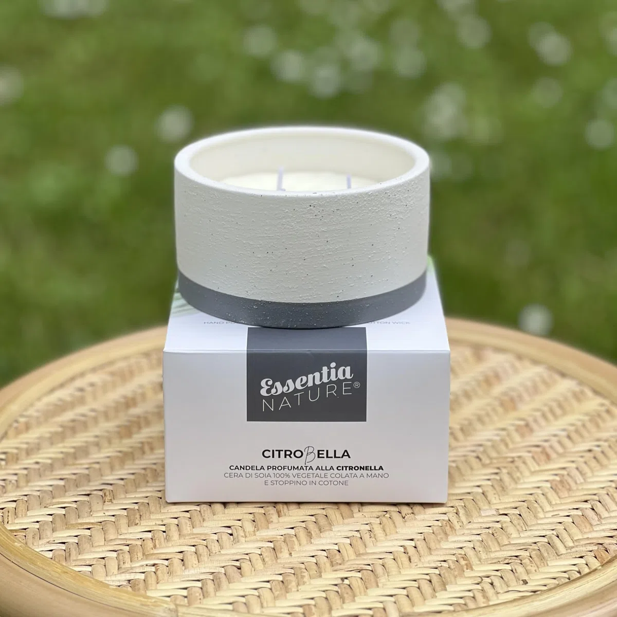 ESSENTIA CitroBella, Candela profumata alla Citronella, Cera di Soia Vegetale, Vaso Ceramica, Olio Essenziale Bio di Citronella di Java, Stoppino Cotone, Antizanzare, Durata 60 h (Antracite, 265 g)