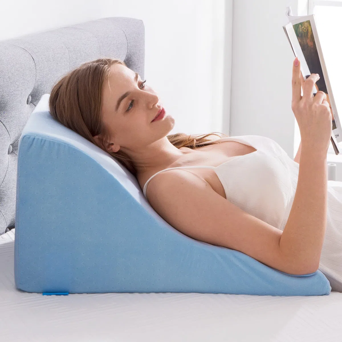Cuscini da Lettura a Cuneo in Memory Foam | Cuscino Gambe per Letto e Divano | Perfetto per Il Supporto della Schiena Durante Rilassarsi, Giocare, Leggere o Guardare la TV