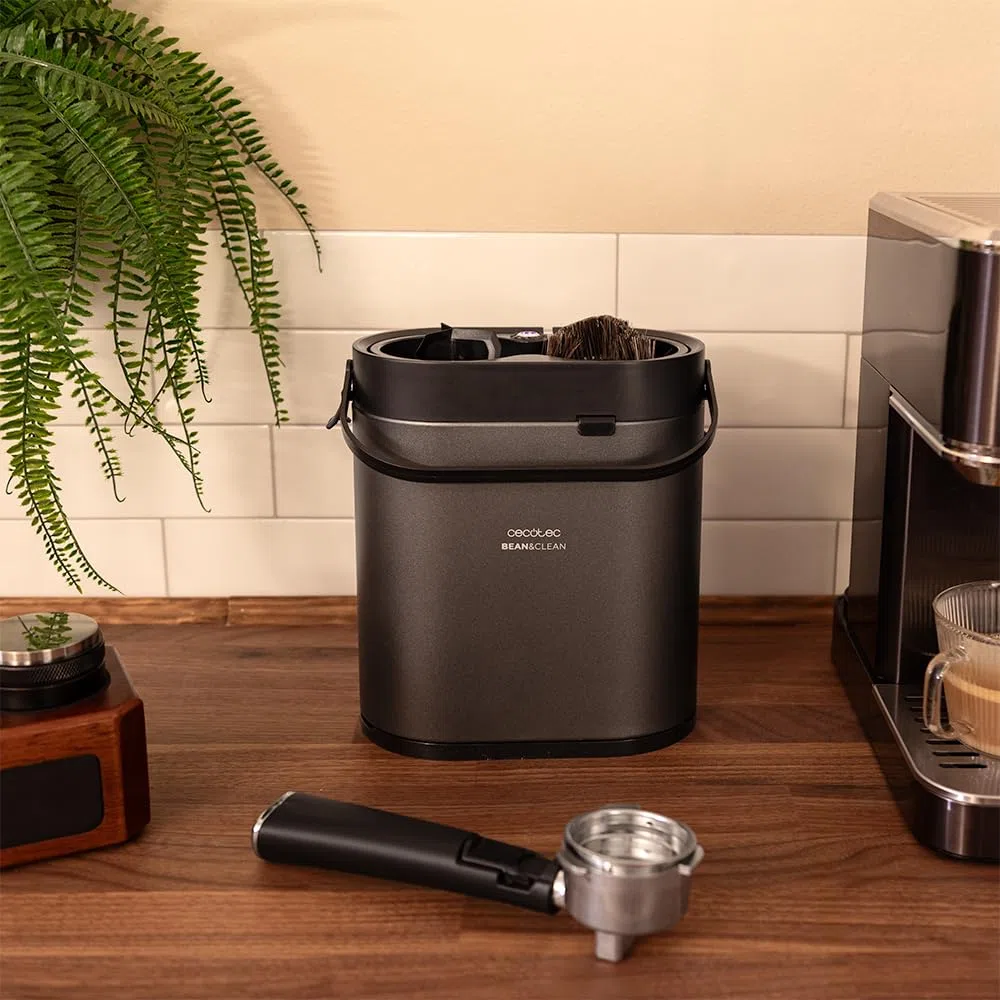 Cecotec Detergente elettrico per portafiltro per caffè Bean&Clean Pro. Accessori da caffè, include 2 raschietti e 1 testina di pulizia, velocità di rotazione di 300/min, compatibile con portafiltri da