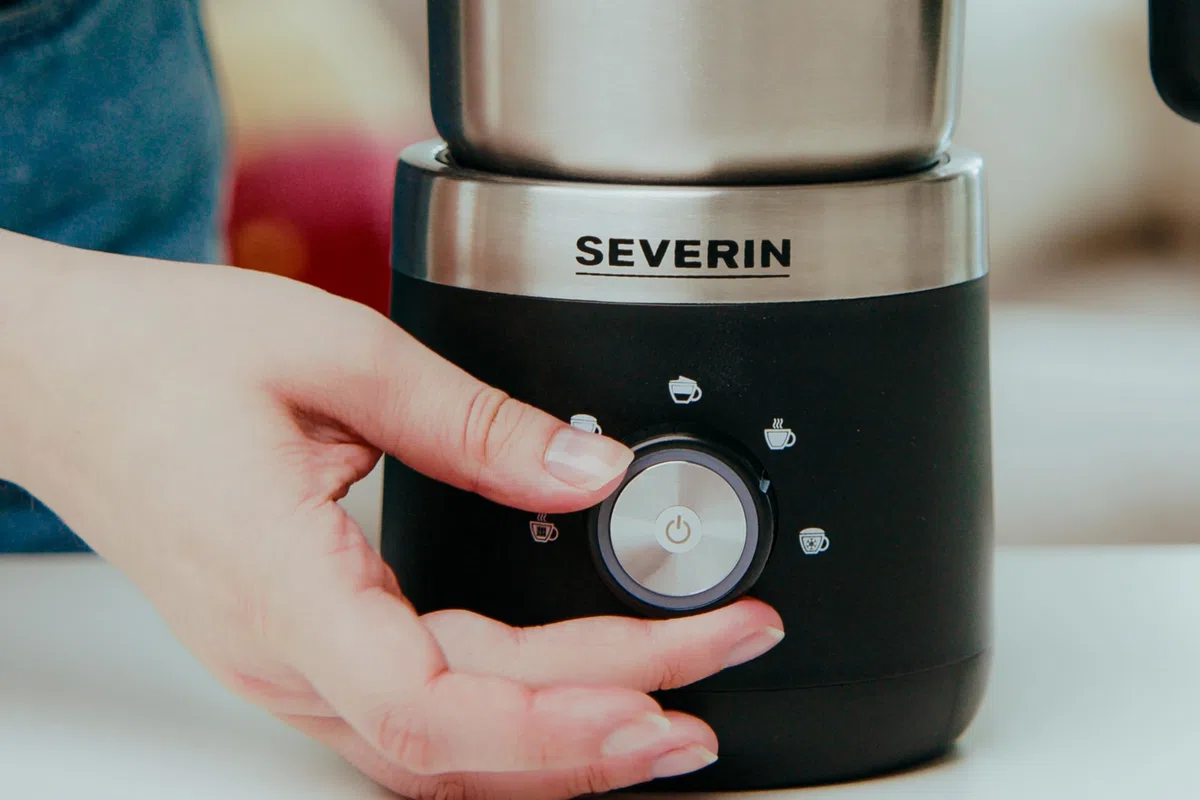 SEVERIN SM 3588 Montalatte da 500W per Montare a Freddo e a Caldo, Montalatte Elettrico in Acciaio Inossidabile, Montalatte Elettrico Cappuccino con Funzione Cioccolata Calda