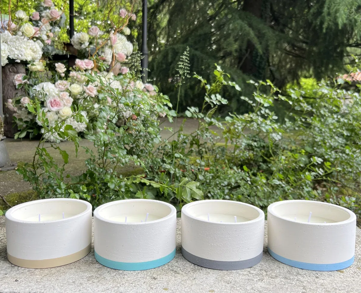 ESSENTIA CitroBella, Candela profumata alla Citronella, Cera di Soia Vegetale, Vaso Ceramica, Olio Essenziale Bio di Citronella di Java, Stoppino Cotone, Antizanzare, Durata 60 h (Antracite, 265 g)