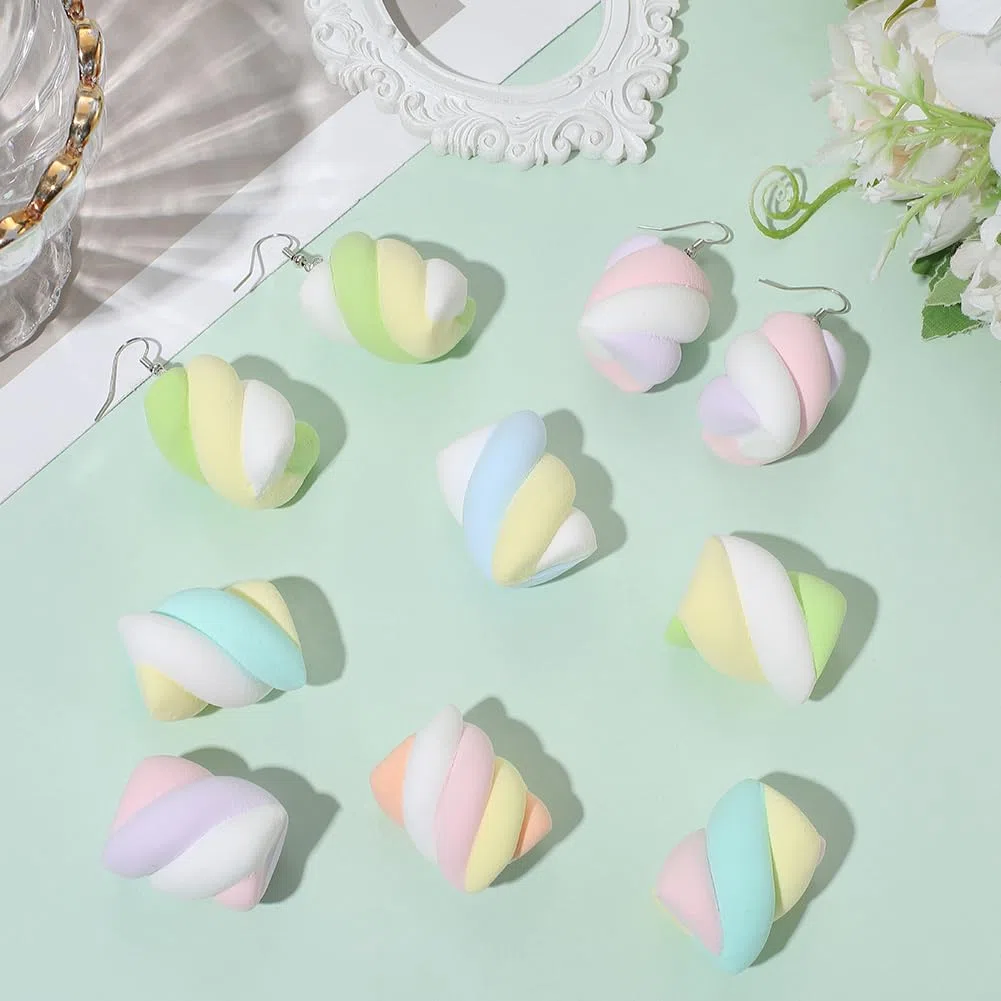 SUNNYCLUE 18 pz. Ciondoli di Caramelle In Resina Figure di Dessert Modello di Marshmallow Artificiale Mini Statuine di Marshmallow Dolci Cibo Finto per Casa Ufficio Scrivania Bomboniere per Feste Acce