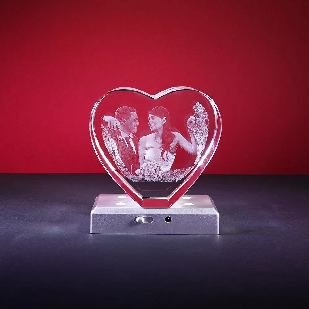 Cuore di Cristallo Personalizzato con Foto - Incisione 3D a Laser - Idea Regalo Personalizzabile con Fotografia e Scritta, per Coppia, Anniversario Matrimonio, San Valentino - CuoreV 7x8x3,5 cm
