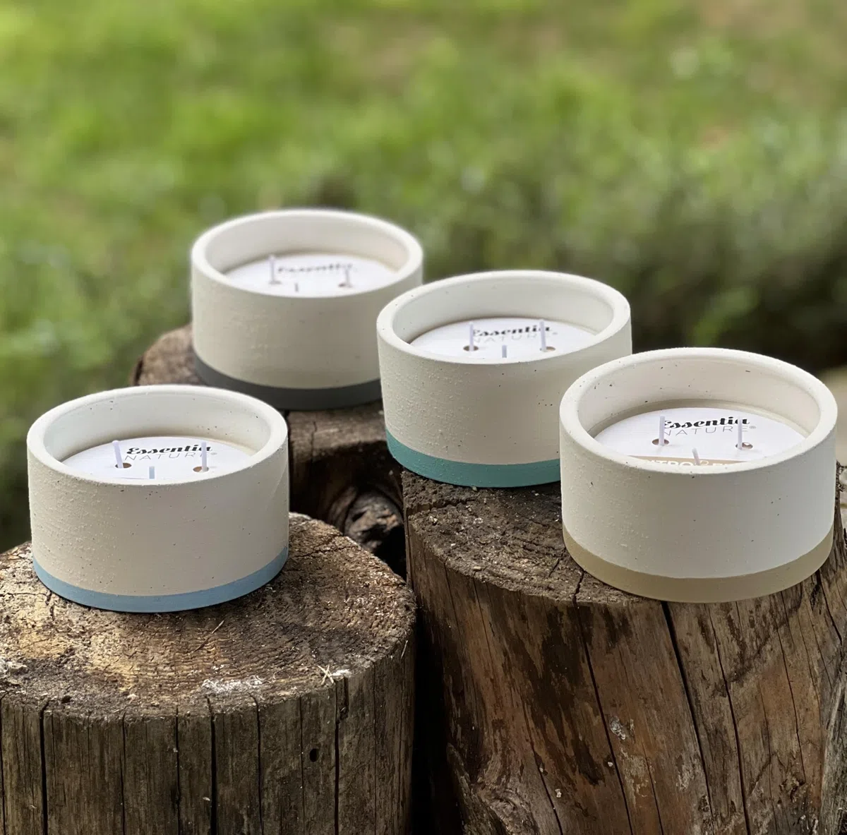 ESSENTIA CitroBella, Candela profumata alla Citronella, Cera di Soia Vegetale, Vaso Ceramica, Olio Essenziale Bio di Citronella di Java, Stoppino Cotone, Antizanzare, Durata 60 h (Antracite, 265 g)