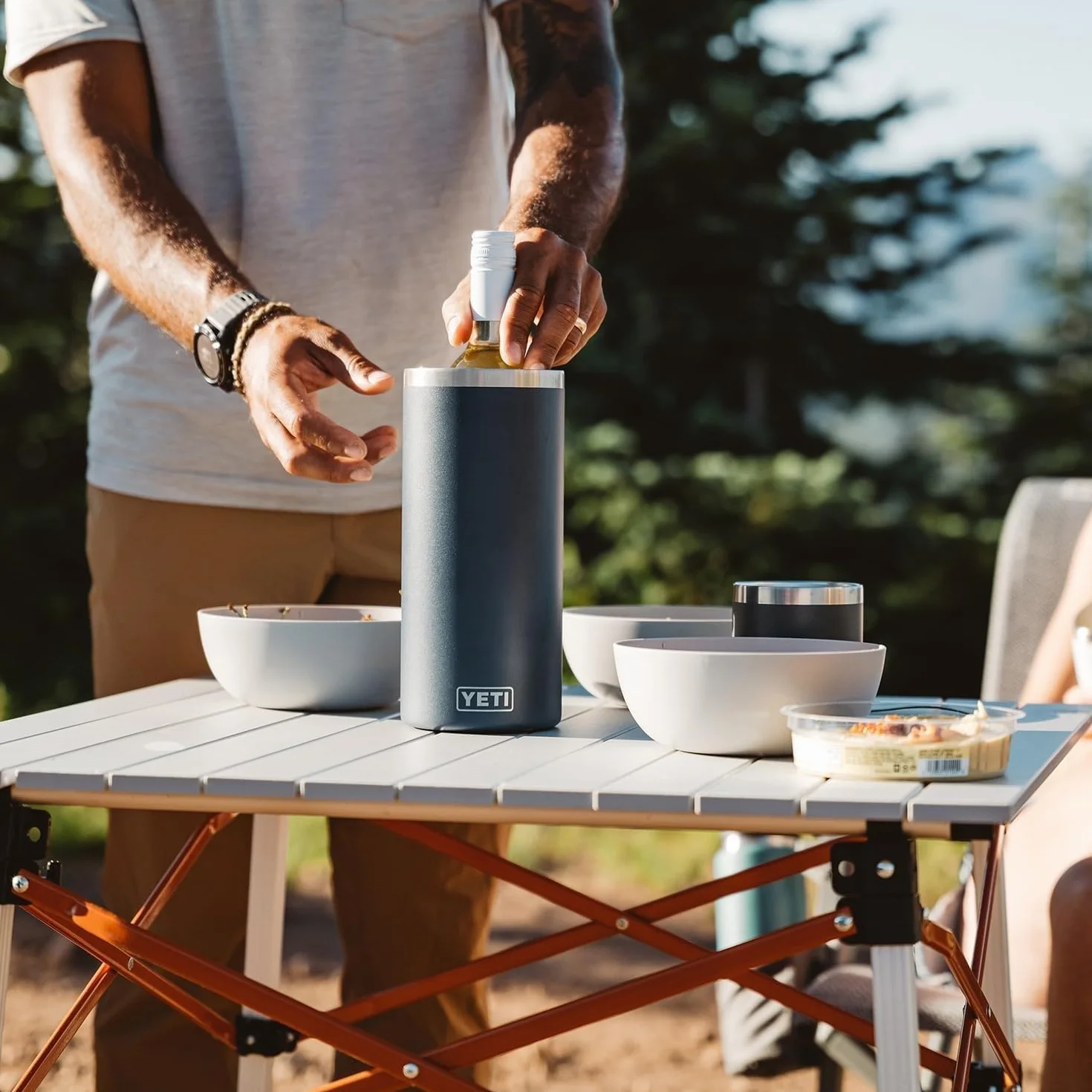 YETI Rambler - Refrigeratore per vino e champagne, isolato in acciaio inox, colore: blu navy