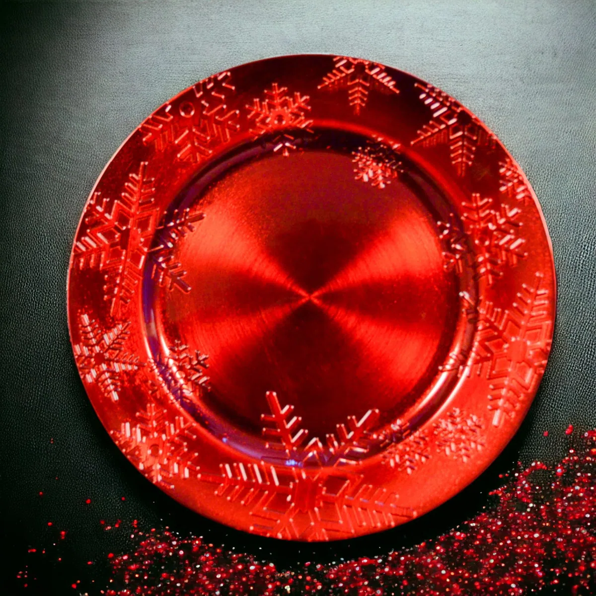 Sottopiatti Rosso FIOCCO DI NEVE Bordo SPAZZOLATO, uso Decorativo in plastica Rigida Bordo RIGHE, Tondo 33 cm, Natale cenone sotto Piatto Natalizio Cenone Capodanno Aperitivo (6 e 12 pz) (12)
