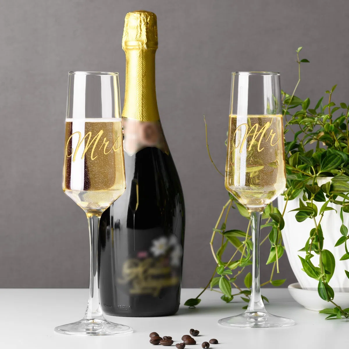 PARACITY Set di 2 calici da champagne per matrimoni Mr e Mrs, bicchieri da champagne per sposi, regali per addio al nubilato, regalo di fidanzamento, 8,5 oz/250 ml
