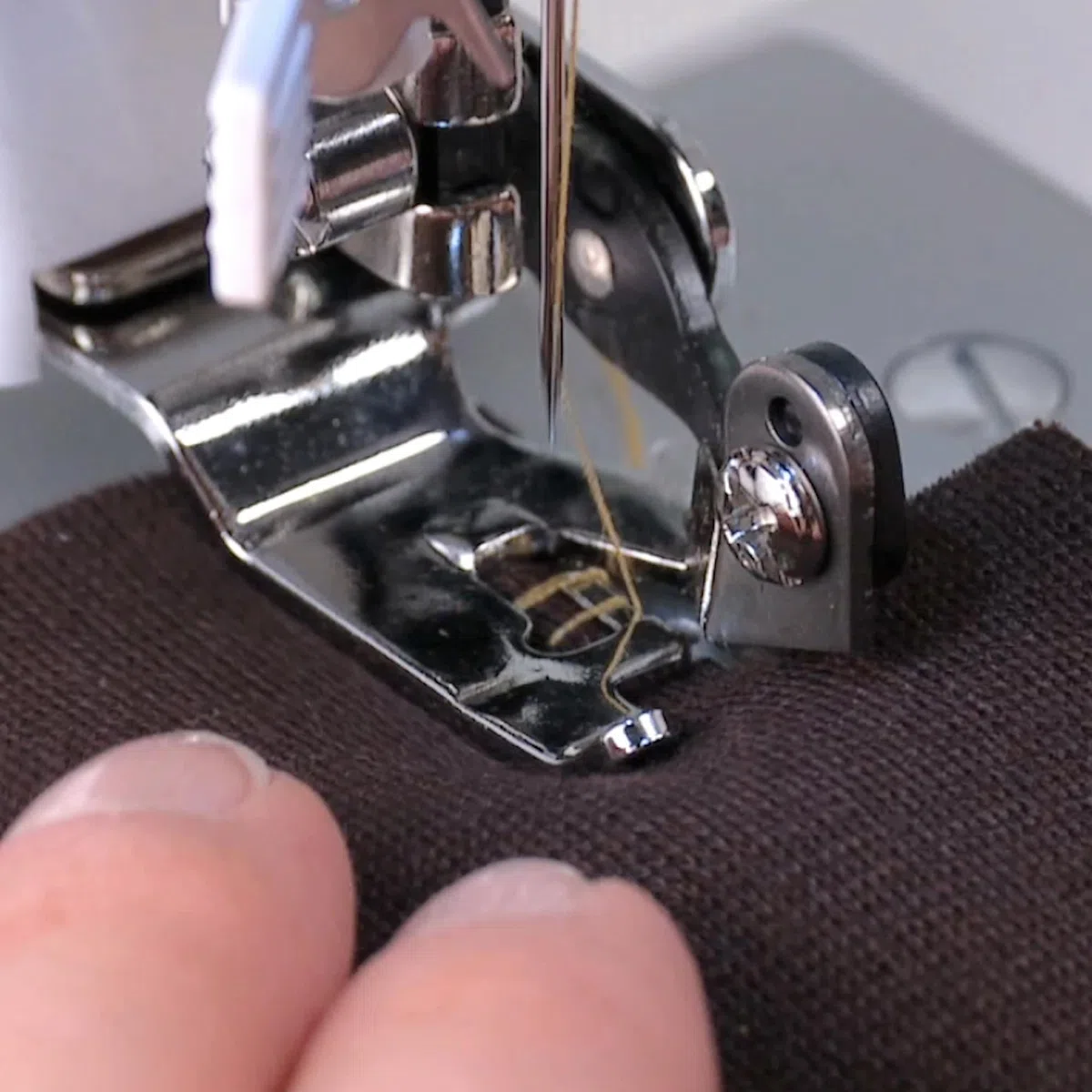 SINGER Side Cutter Attachment Presser Foot for Low-Shank Sewing Machines by Singer Sewing Co.