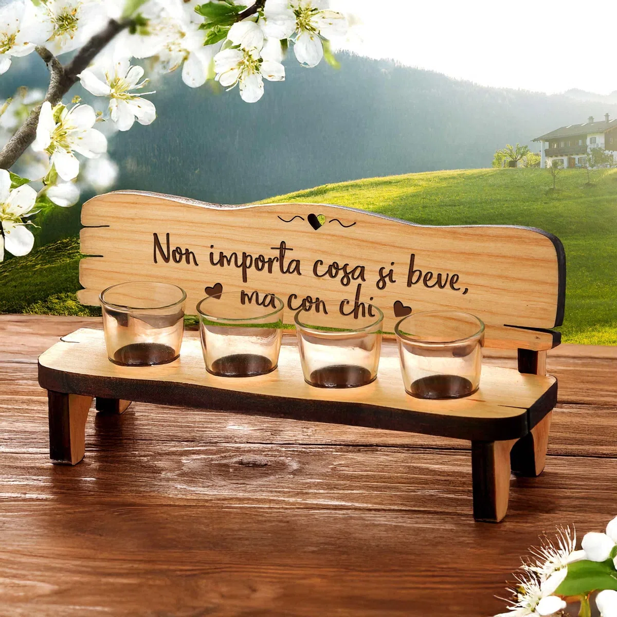 Casa Vivente Panchina per Shot in Legno con 4 Bicchierini in Vetro Inclusi, Incisione Non Importa Cosa Si Beve, Accessori Decorativi, Idea Regalo Originale per Anniversari, Matrimoni o Compleanni