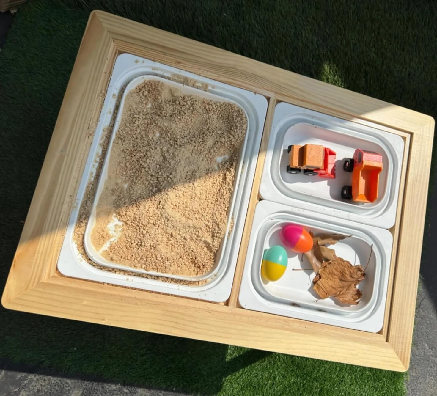 Asweets Tavolo Sabbia e Acqua con Pieghevole Portatile Secchiello Spiaggia, Giocattolo da Spiaggia Esterno per Bambini, Regalo per Bambini Piccoli di 3-6+ Anni