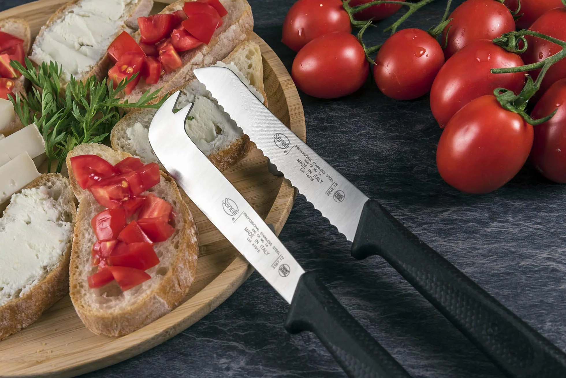 COLTELLO AFFETTARE CM. 20 ROSSO