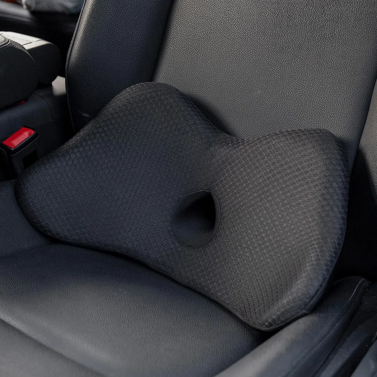 Cuscino Lombare Auto in Memory Foam – Supporto Schiena Ergonomico che Riempie lo Spazio del Sedile, Migliora la Postura e il Comfort di Guida.