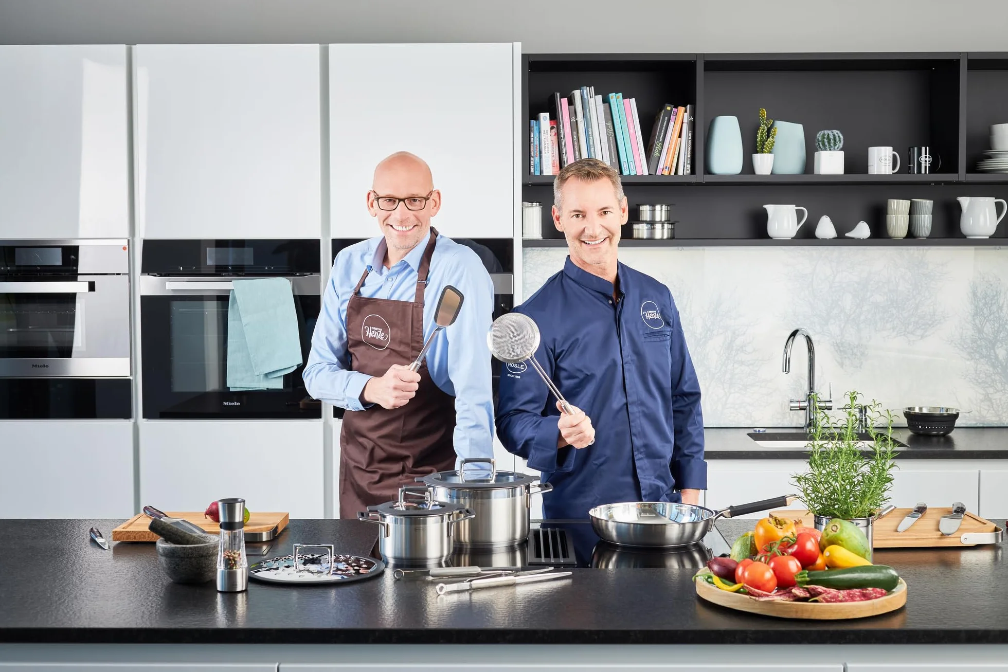 RÖSLE Elegance - Rostiera Ovale di Alta qualità con Coperchio in Vetro, in Acciaio Inox 18/10, Colore: Argento, Adatta al Forno a induzione