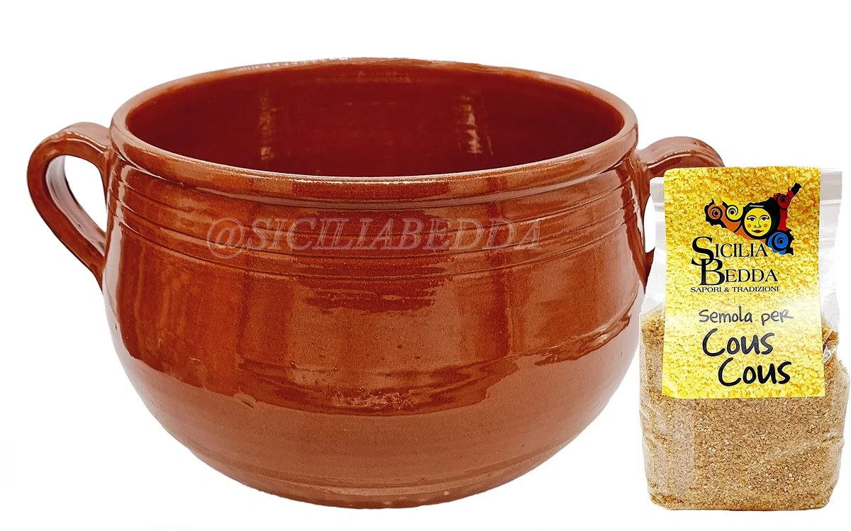 sicilia bedda - Couscoussiera Trapanese in Terracotta - Prodotto 100% Artigianale Come da Tradizione Trapanese - con Semola per Couscous Trapanese (Diametro 27 Cm. Circa)