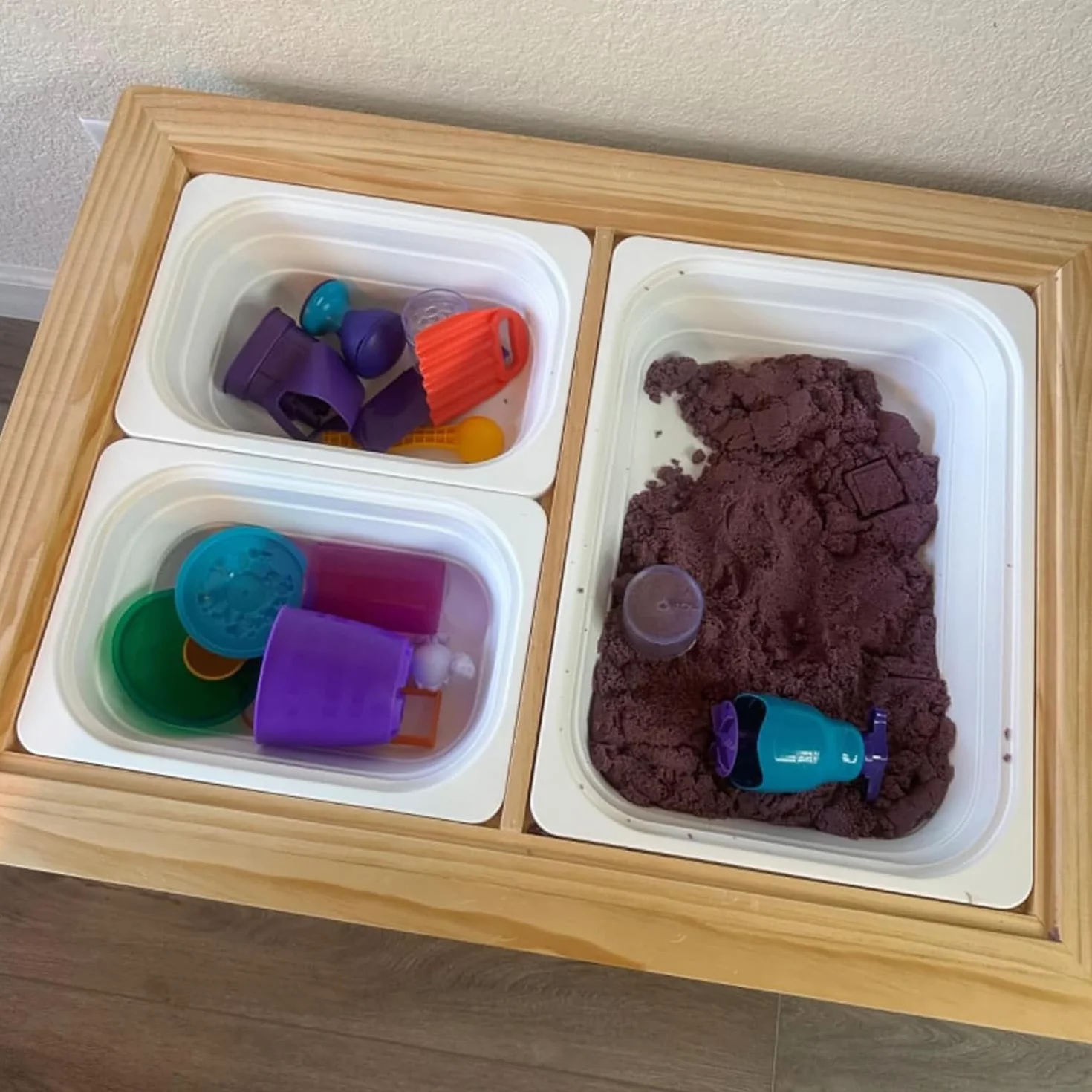 Asweets Tavolo Sabbia e Acqua con Pieghevole Portatile Secchiello Spiaggia, Giocattolo da Spiaggia Esterno per Bambini, Regalo per Bambini Piccoli di 3-6+ Anni