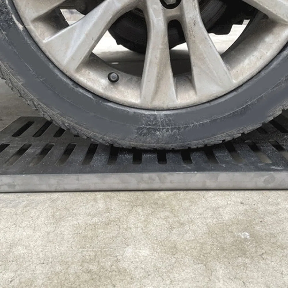 Copertura per scarico a pavimento in acciaio inox con telaio, antiscivolo, design multi-foro per drenaggio rapido, griglia esterna per strade, scuole e piazze (150 x 150 x 20 mm)