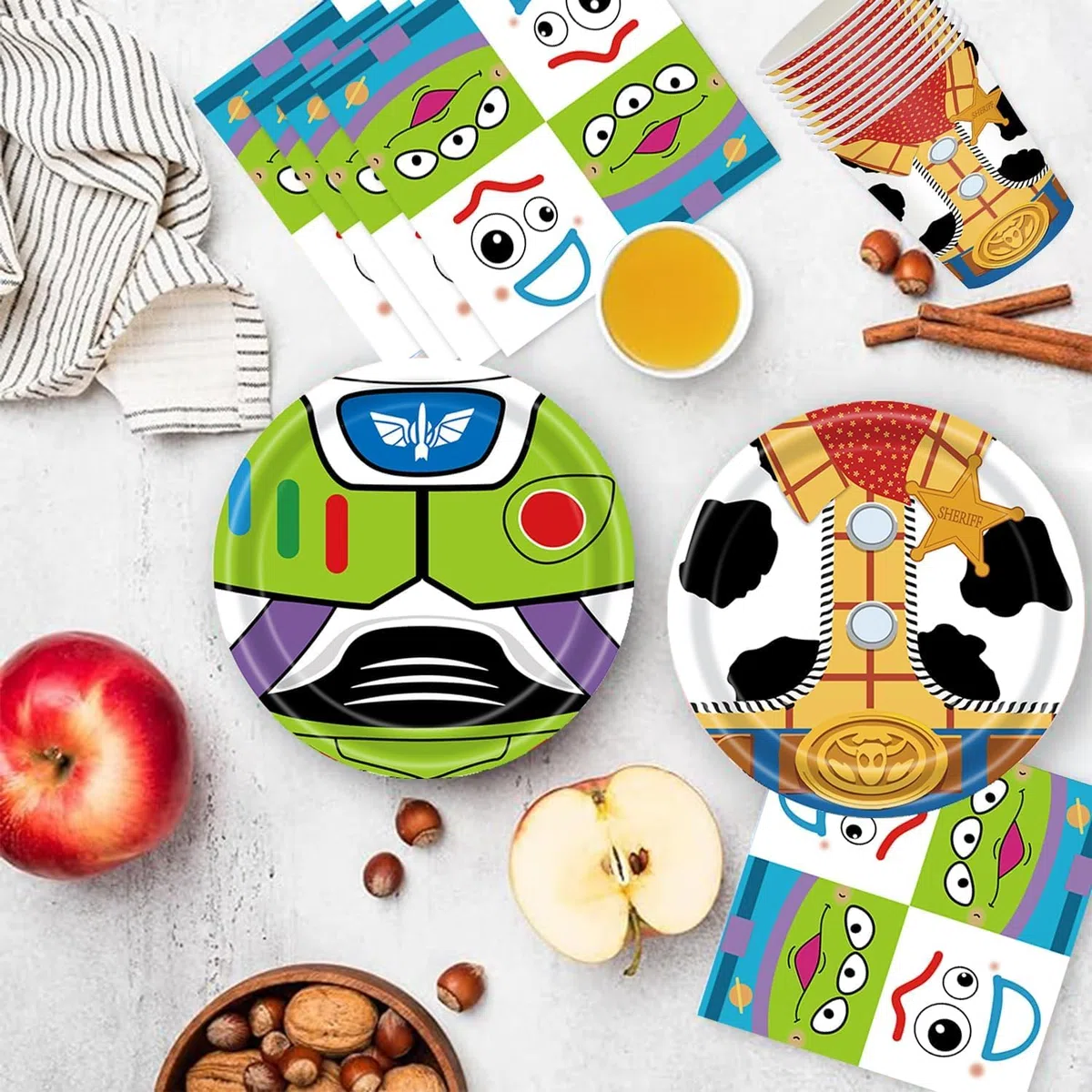Set di 61 pezzi di stoviglie per feste Toy Story, decorazioni per feste di compleanno per bambini, comprensivo di bicchieri, piatti, tovaglia e tovaglioli, per 20 ospiti