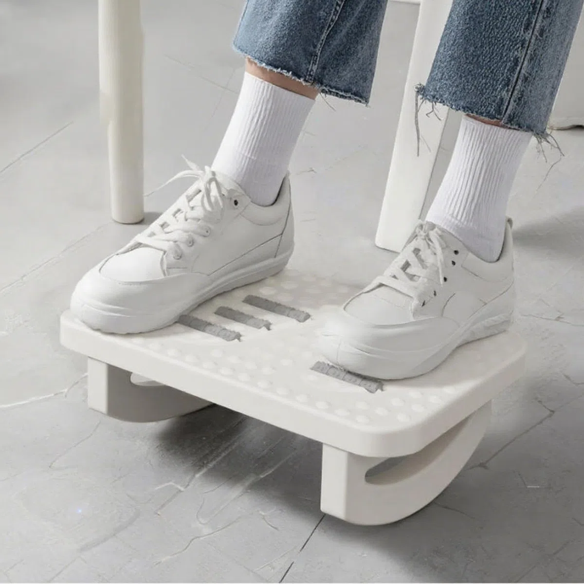 Poggiapiedi per la salute delle gambe, poggiapiedi per l'oscillazione delle gambe, supporto scientifico per le gambe, utilizzo multi-sito, adatto per ufficio/casa(black,33.5 * 24 * 11cm)